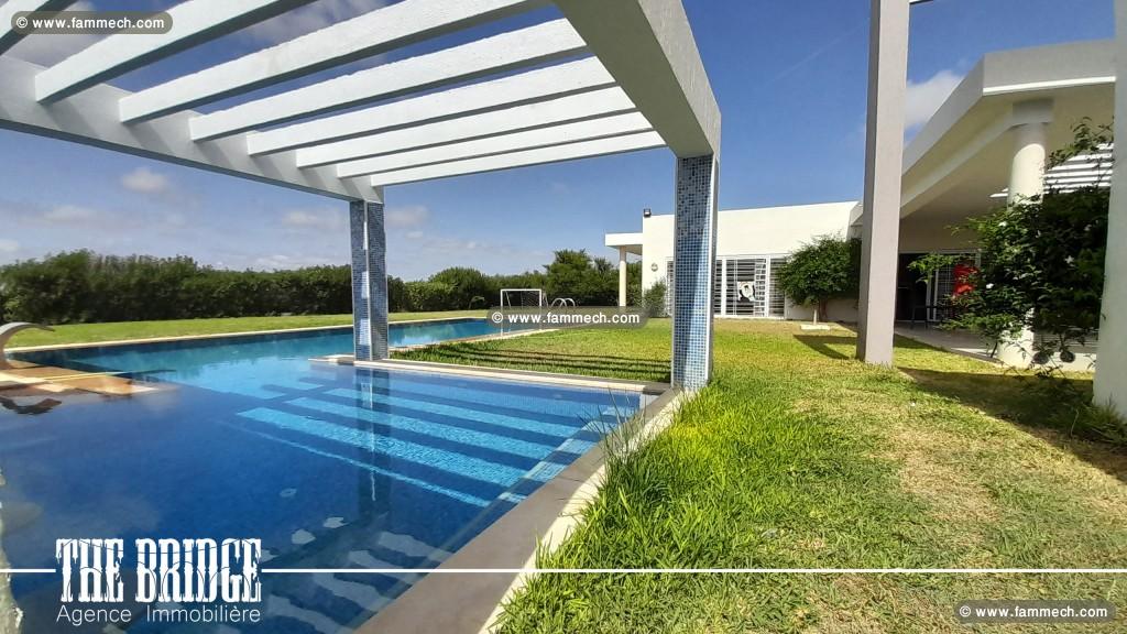  1.5 hectares  avec villa et piscine