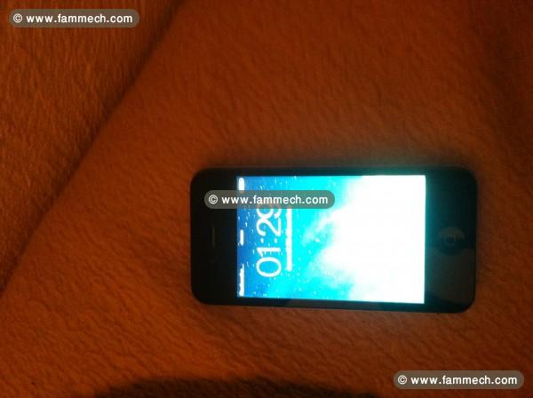  iphone 4 noir , 32Gb ,Débloqué officiel