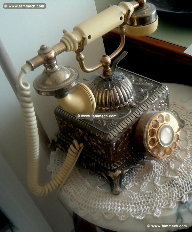  Une appareil de téléphone style antique