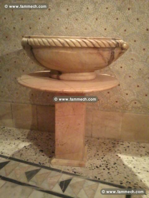  Vase de style en marbre avec table
