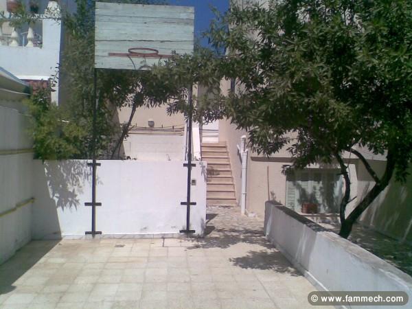 Rdc de villa meublé à la marsa pour le mois de MAI