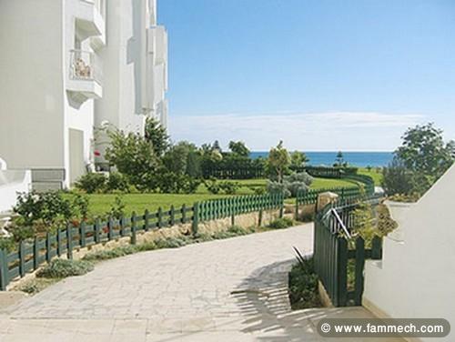 hammamet nord, à louer un appt s+2 richement meublé pieds dans l'eau