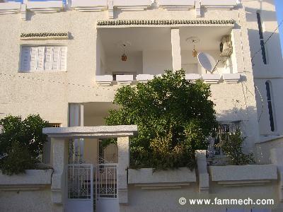 étage de villa à khezama-est 