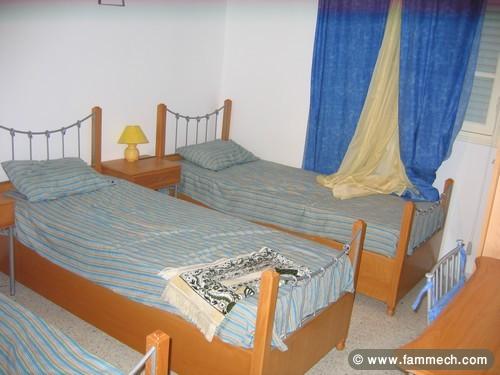 soukra, à coté clinique ,à louer appt rich meublé avec jardin