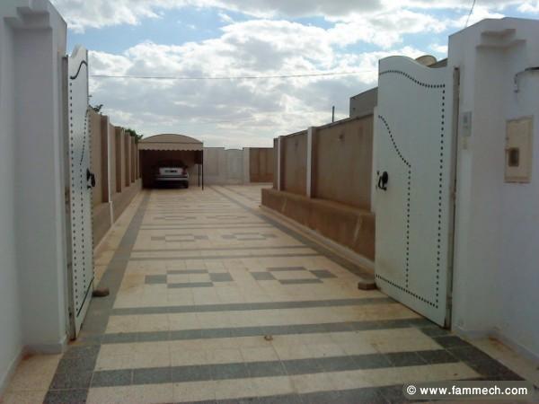 VILLA ET TERRAIN A VENDRE A RTE MENZEL CHEKER KM5