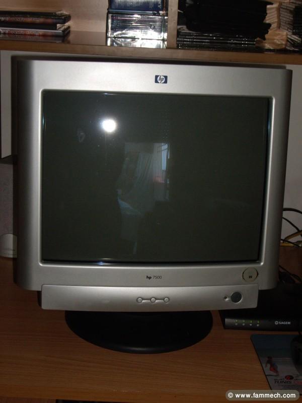 Ordinateur de bureau HP 7500 +table