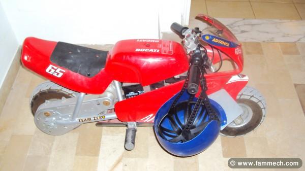 Moto Ducati en bon état 
