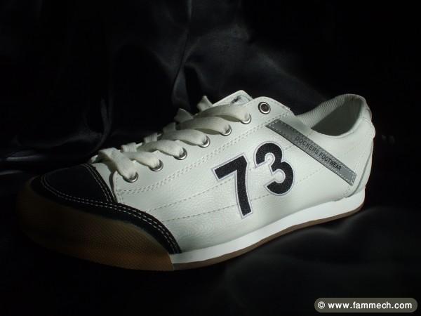 A vendre chaussure sport signé DOCKERS Garçons