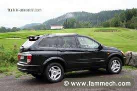 FEMME VEND SA VOITURE KYRON NEUVE