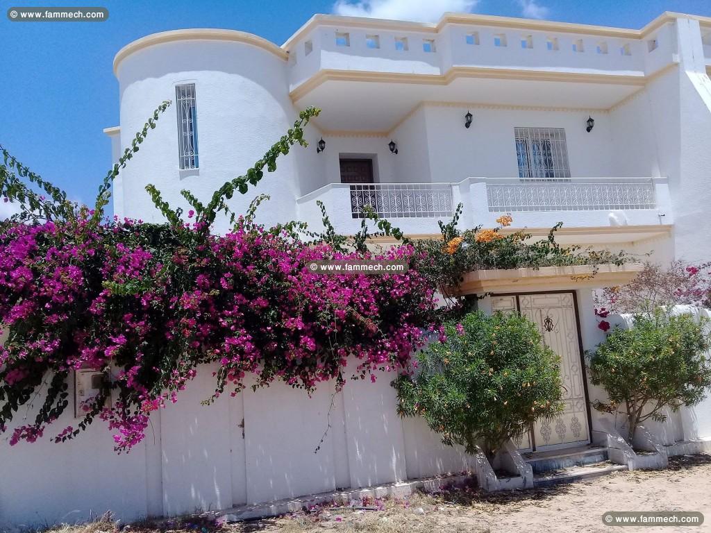 A vendre une villa a djerba au centre midoun 