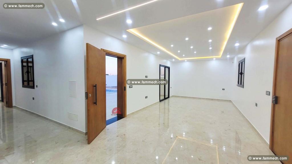  VILLA AVEC PISCINE À SIDI JMOUR DJERBA - RÉF V682