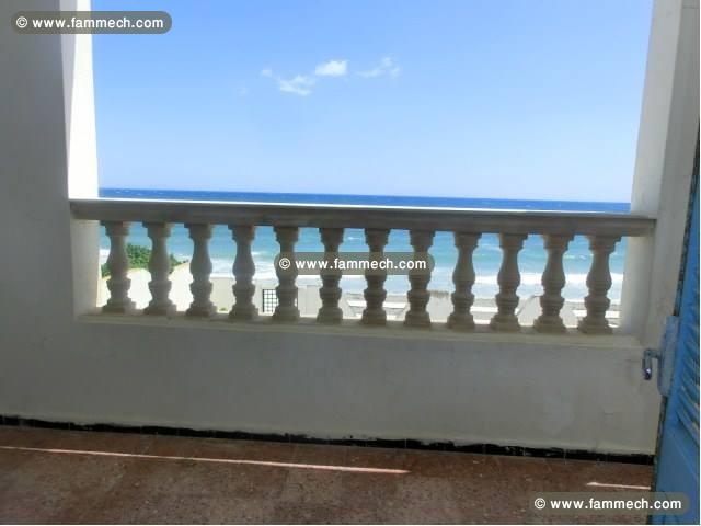 a louer etagee de villa meublee pied dans l'eau
