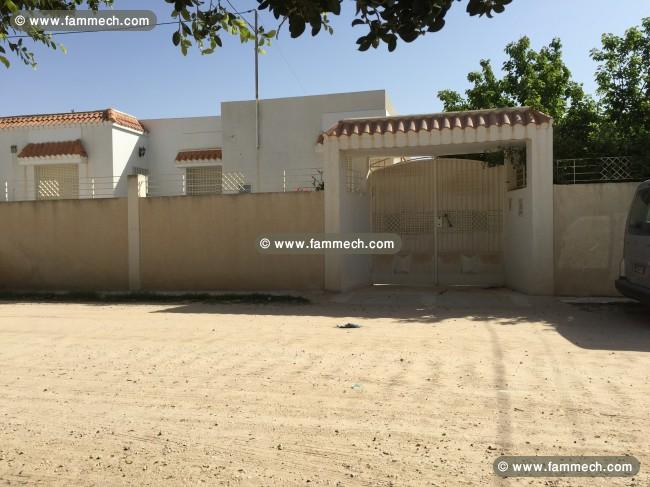 A louer maison surface 200 m² couvert Clim central