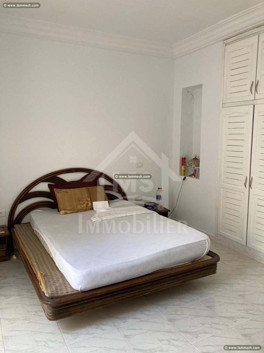 A vendre  une villa avec jardin et piscine 