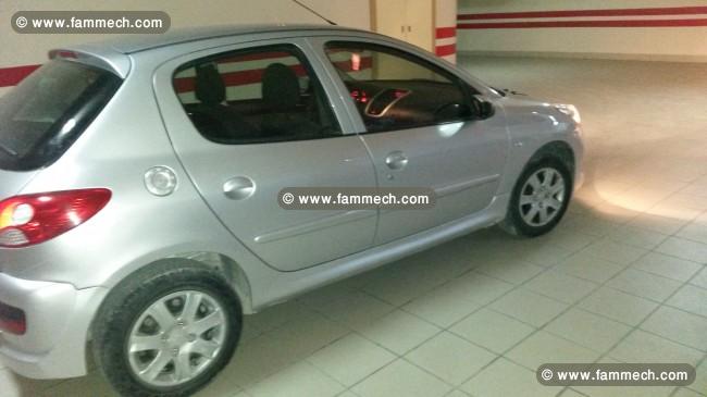 a vendre 206+année 2011 5 CV bon état 