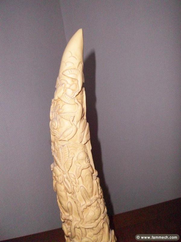 a vendre 2dephance delephant en ivoire sculte