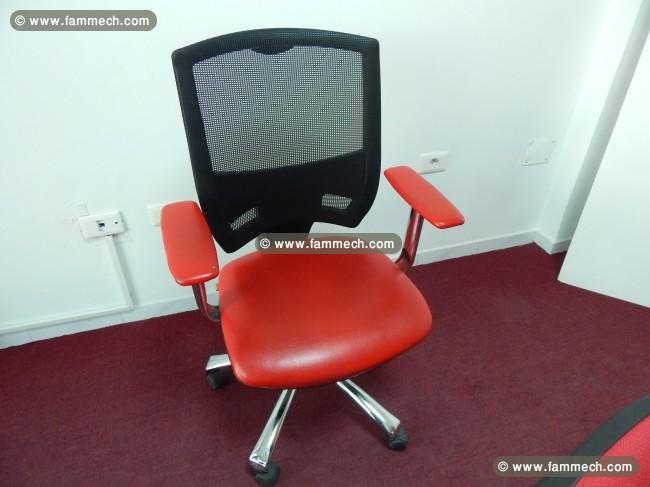 A vendre :Bureau + Fauteuil+ Pointeuse