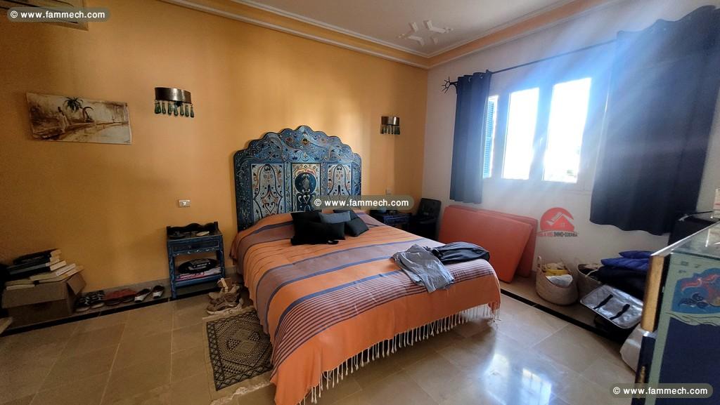A VENDRE EN Z.T VILLA AVEC PISCINE RÉF V623