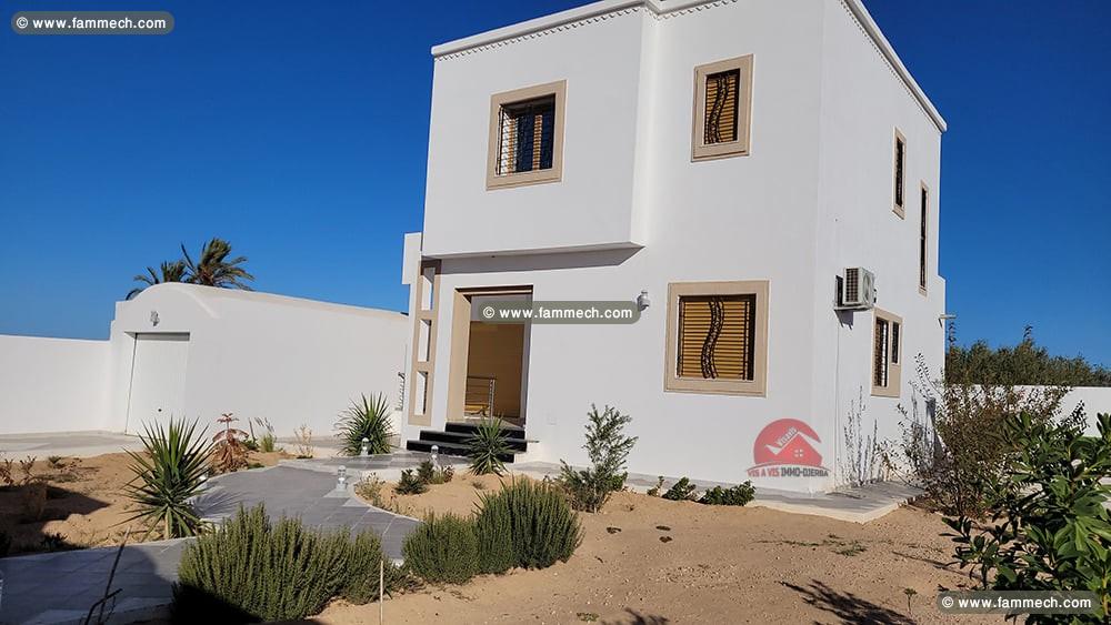 A VENDRE GRANDE VILLA AVEC PISCINE À DJER-RÉF V560