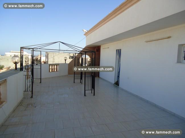 A vendre immeuble a bouhjar centre ville