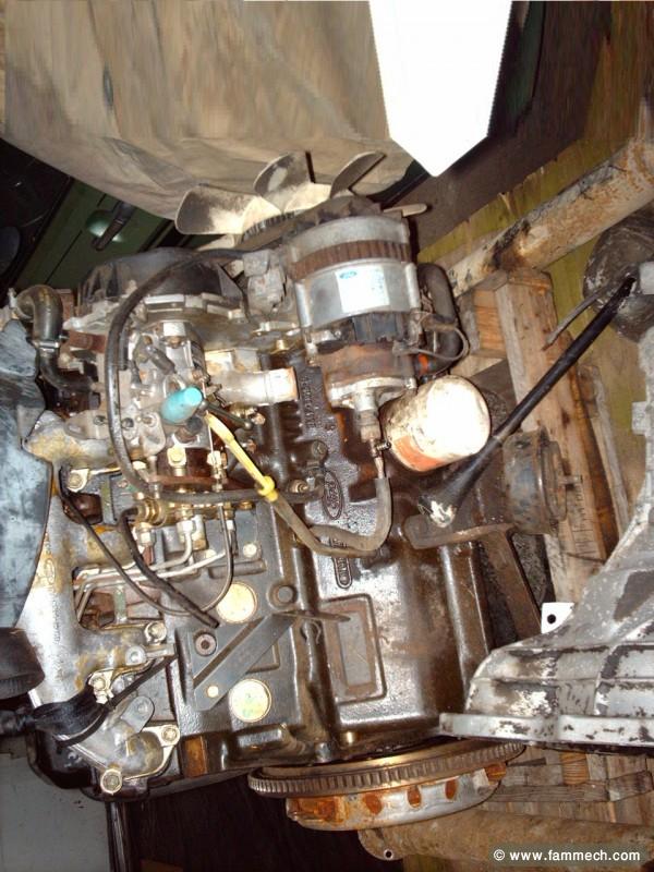 A vendre moteur et deux  boite vitesse de Ford tra