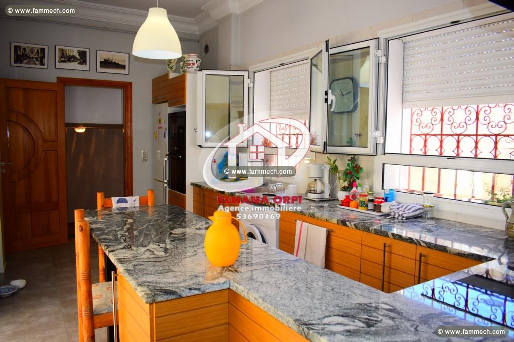 A vendre superbe villa vue sur mer avec piscine 
