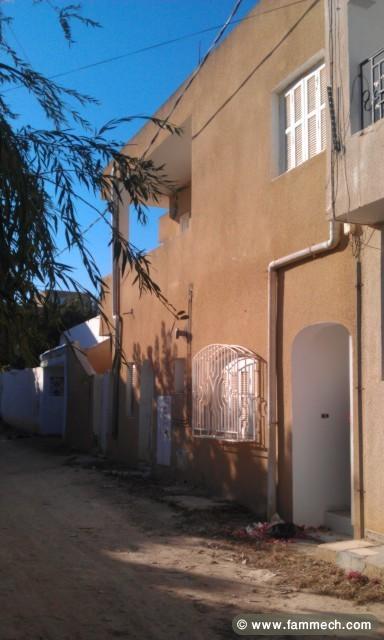 A vendre un r+1 composé de 6 appartements 