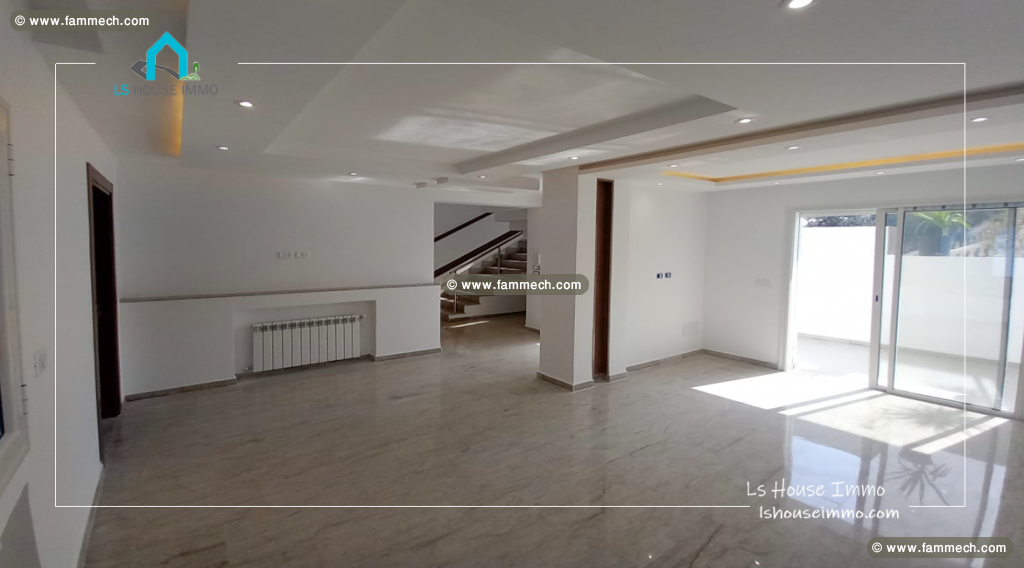 A vendre une Triplex S3 à Hammamet