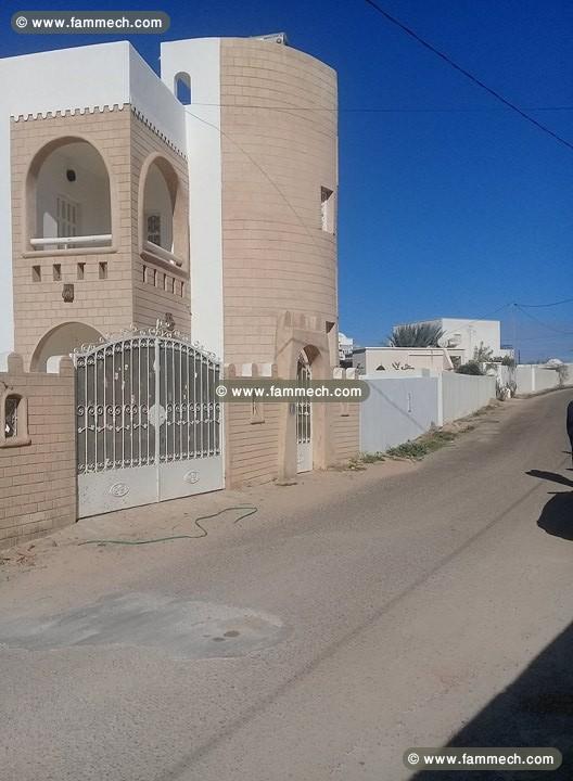 A vendre une villa avec piscine a djerba tezdaine