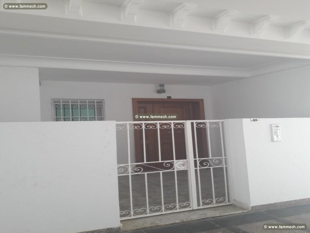 Appartement au 2 éme étages vr01
