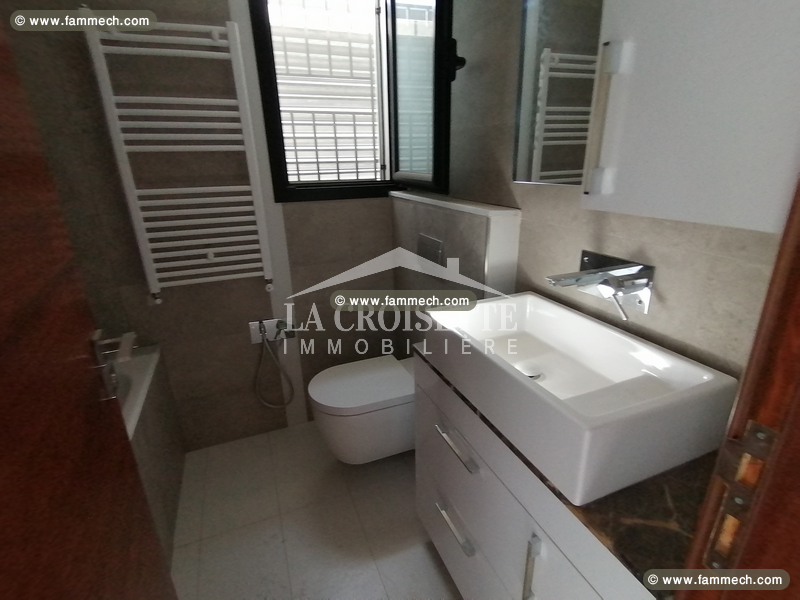 Appartement S+4 avec terrasse à La Soukra  ZAL0574