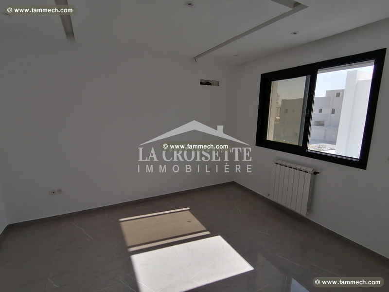 Appartement S+4 avec terrasse à La Soukra  ZAL0574