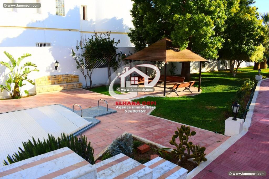 Avendre villa avec piscine sur un terrain de1021m²