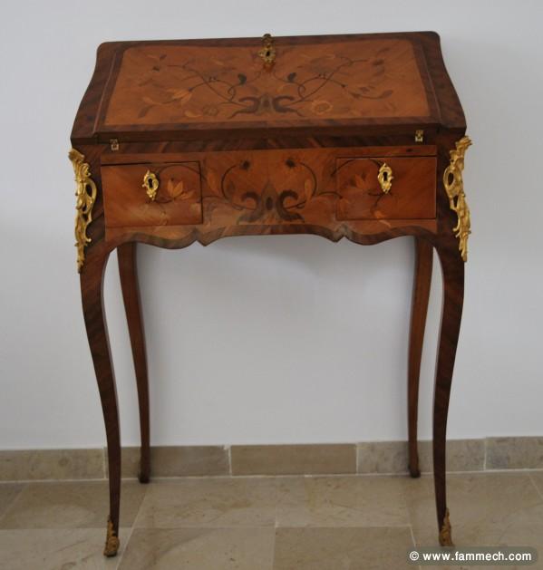 Beau bureau dos d'âne style Louis 15