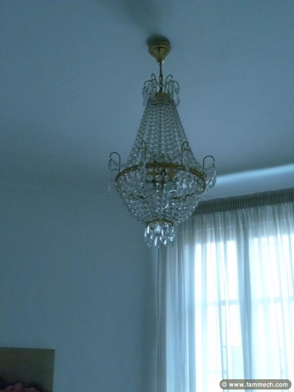 beau meuble antiquité + lustres cristals