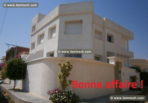 belle Villa  2 étages avec plusieurs appartements 