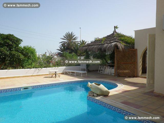 Belle villa avec piscine à Aghir