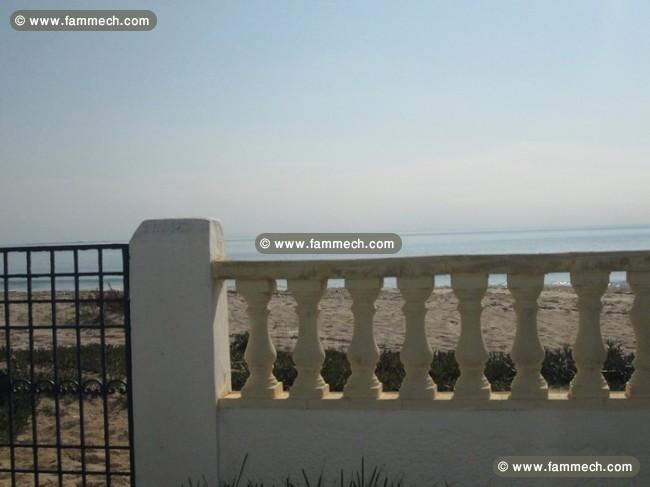 Bungalow avec 705 m² pied dans l’eau à Nabeul