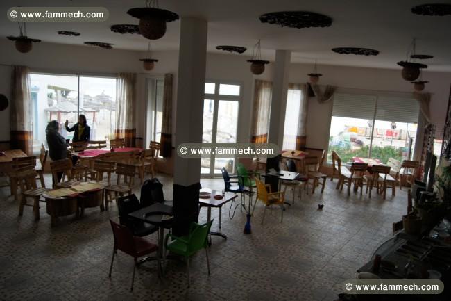 café resto + 3 appartement pied dans l'eau