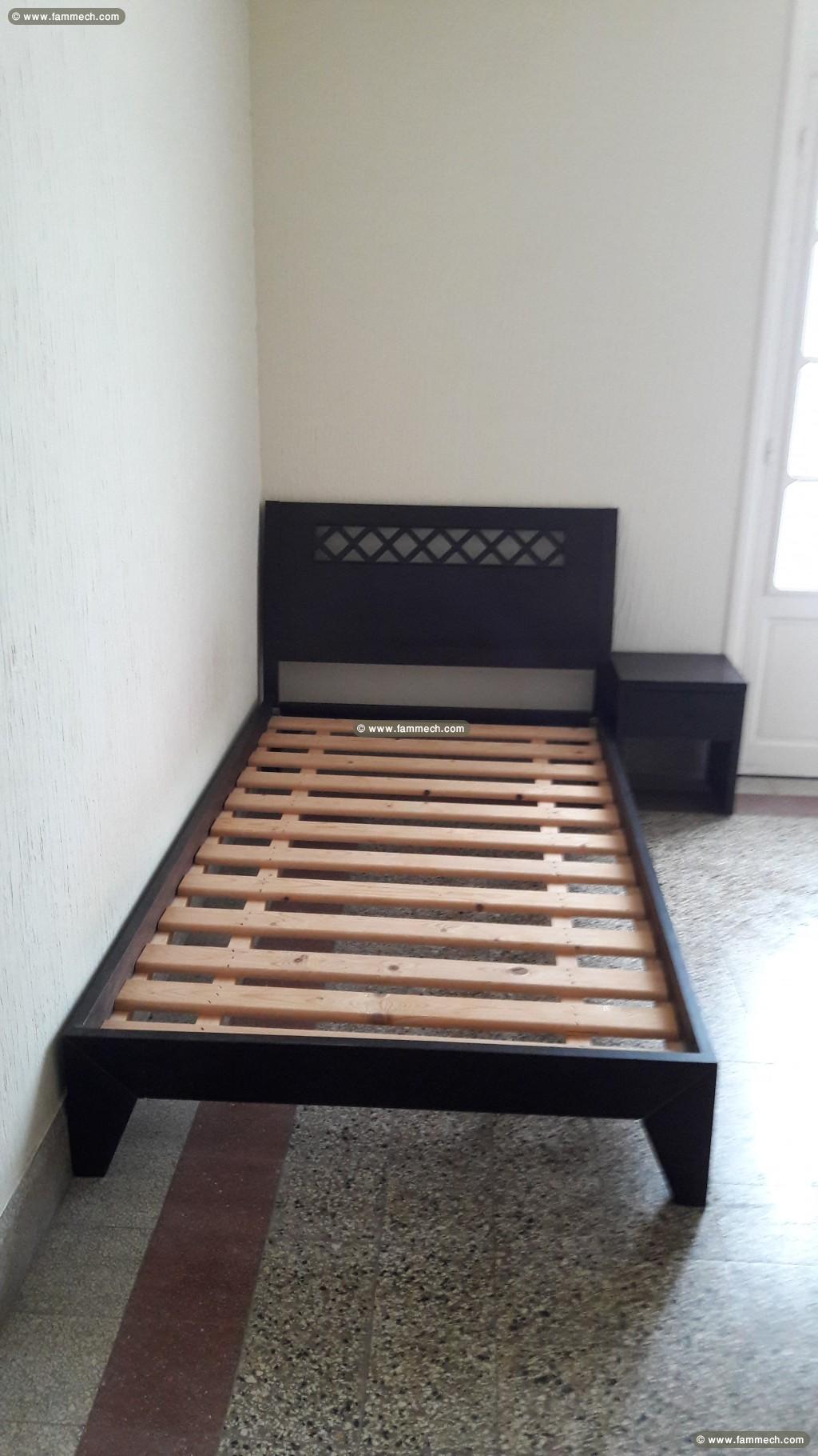 CHAMBRE ADULTE AVEC BIBLIOTHÈQUE EN BOIS ROUGE