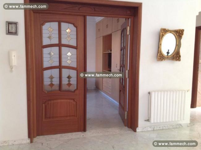COQUETTE VILLA SUR 3 NIVEAUX A LA SOUKRA