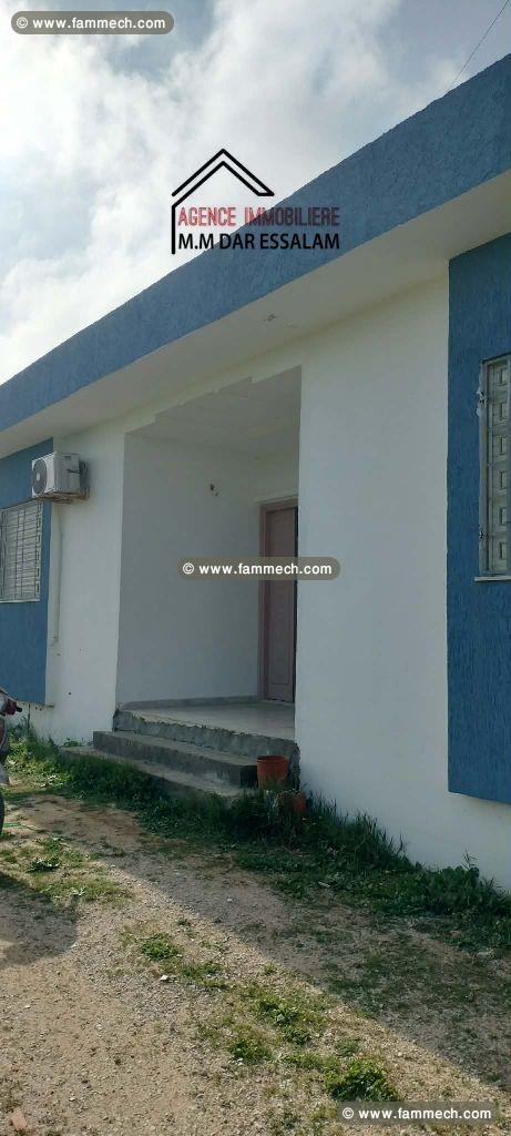 deux maisons près de la mer