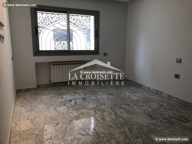 Duplex S+3 avec terrasse aux Jardins de Carthage 