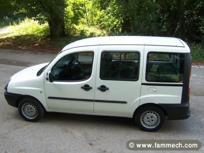 Femme vend une Fiat Doblo Pnorama 5 places 5CV Ess