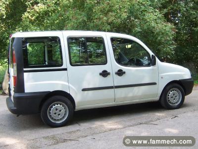 Femme vend une Fiat Doblo Pnorama 5 places 5CV Ess