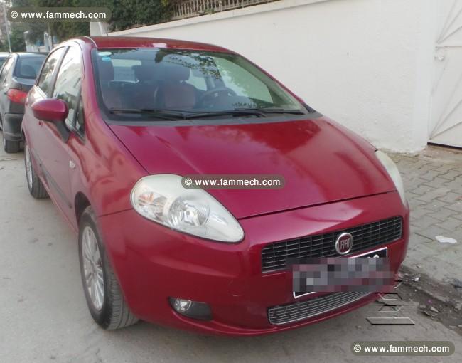 Fiat Grandu Punto rouge en très bon état
