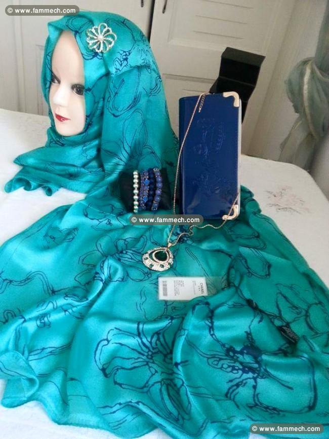 Foulard en soie satinée marque chanel