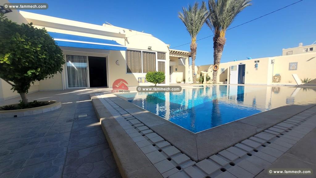 GRANDE MAISON À VENDRE EN Z-T DJERBA  RÉF V590