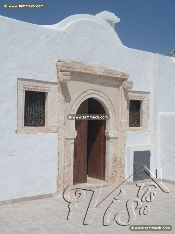 HOUCH DJERBIEN AVEC PISCINE POUR LOCATION LONGUE D
