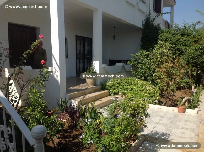 impeccable rez de jardin sur la route de la Marsa